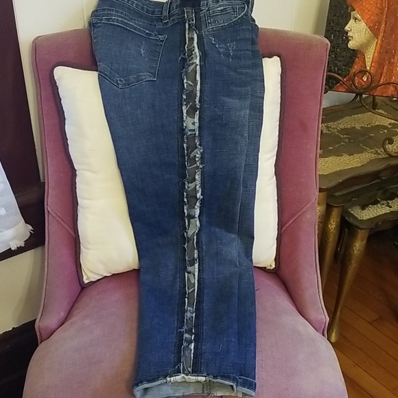 Distressed Jeans - Picture 2 of 4